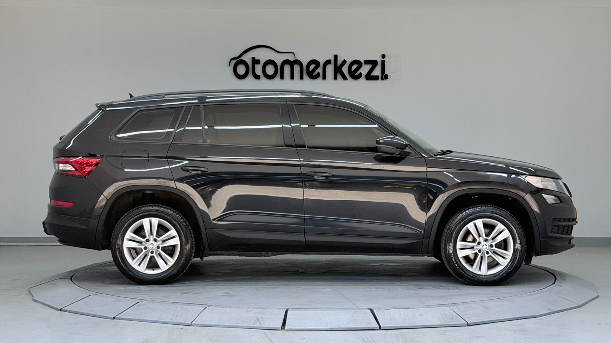 SKODA KODIAQ 4